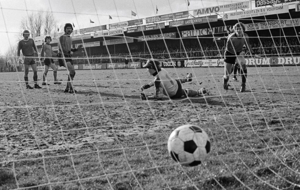 Volendam tegen FC Twente - 26 februari 1978