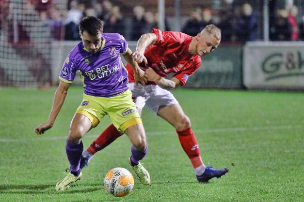 FC Volendam wint niet van tien man (video)