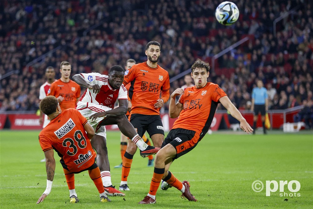 FC Volendam laat kans op een punt liggen bij Ajax